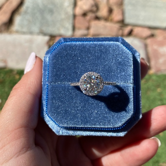 Halo Moissanite diamond engagement ring - Picture 3 of 4